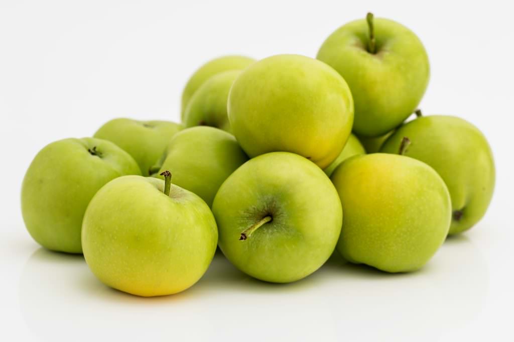 8 Reasons You Are Bloated | apple fruit green healthy 37645 apple-fruit-green-healthy-37645